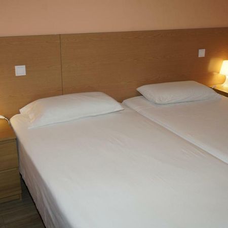 Hostal La Pared Torres de la Alameda Eksteriør bilde
