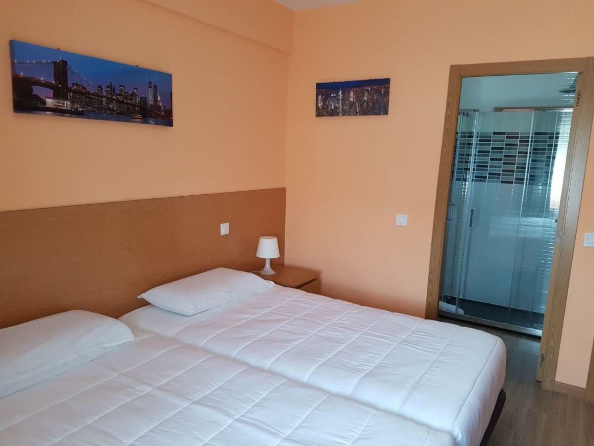 Hostal La Pared Torres de la Alameda Eksteriør bilde