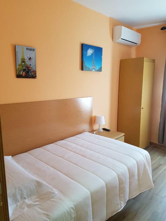Hostal La Pared Torres de la Alameda Eksteriør bilde