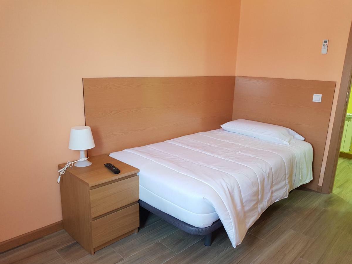Hostal La Pared Torres de la Alameda Eksteriør bilde