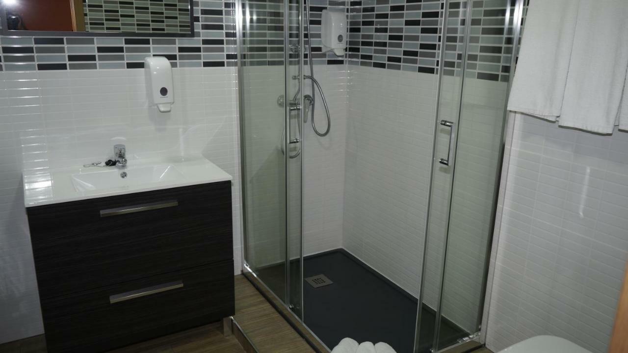 Hostal La Pared Torres de la Alameda Eksteriør bilde