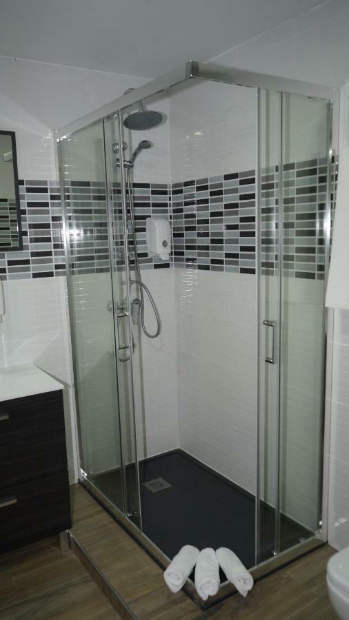 Hostal La Pared Torres de la Alameda Eksteriør bilde