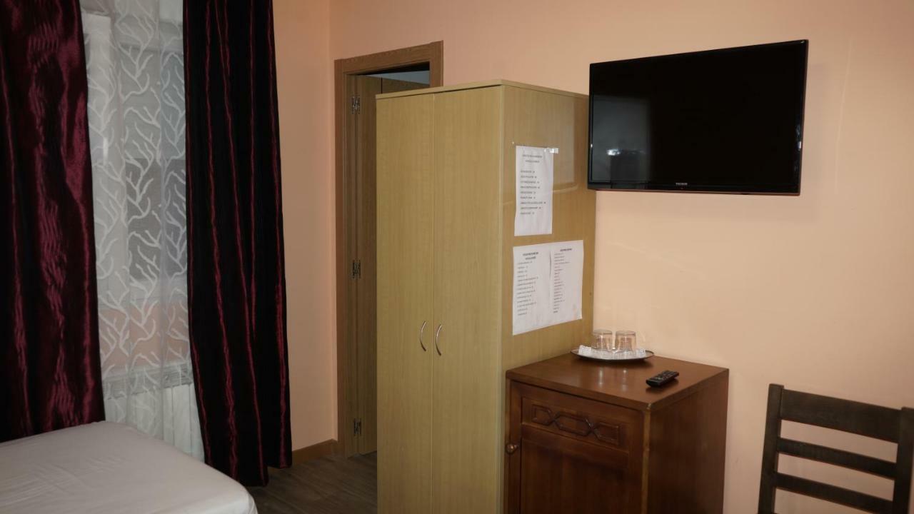 Hostal La Pared Torres de la Alameda Eksteriør bilde