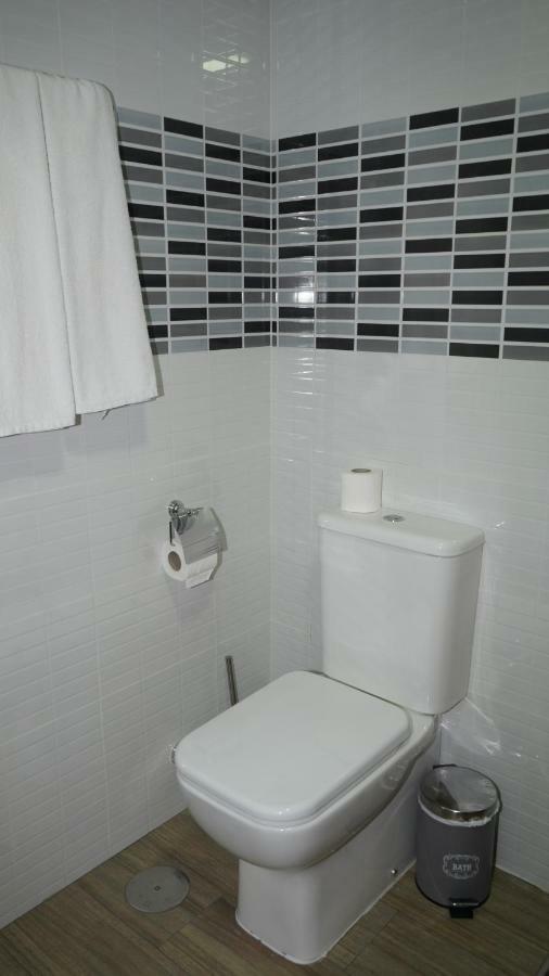Hostal La Pared Torres de la Alameda Eksteriør bilde