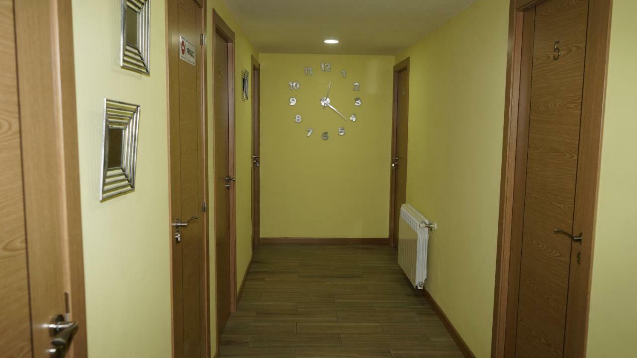 Hostal La Pared Torres de la Alameda Eksteriør bilde